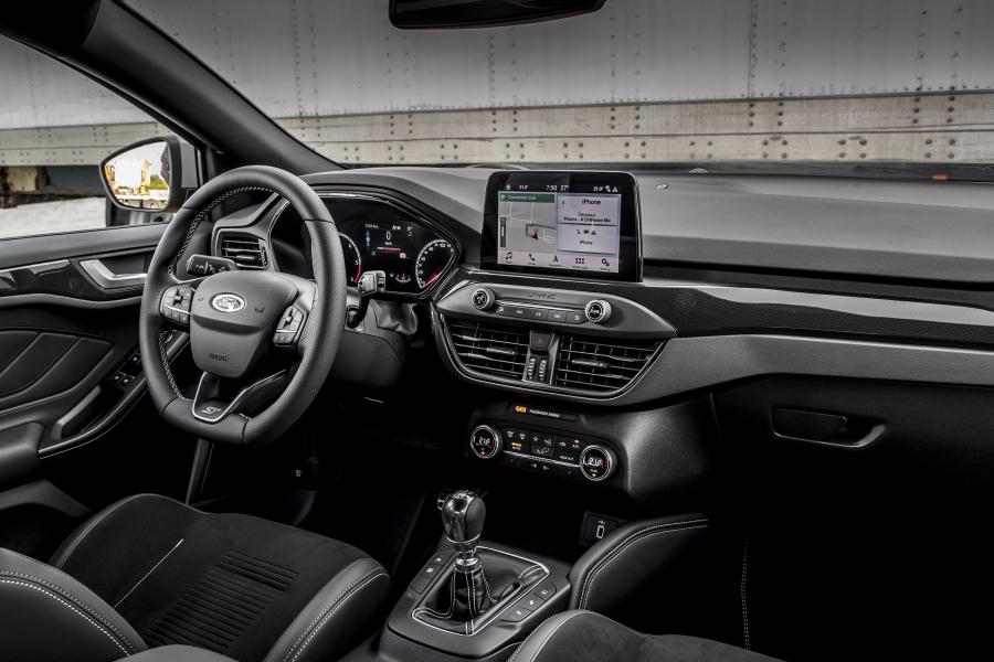 Торпедо Ford Focus ST Estate 2019 года  (WW) (фото 4 из 40)